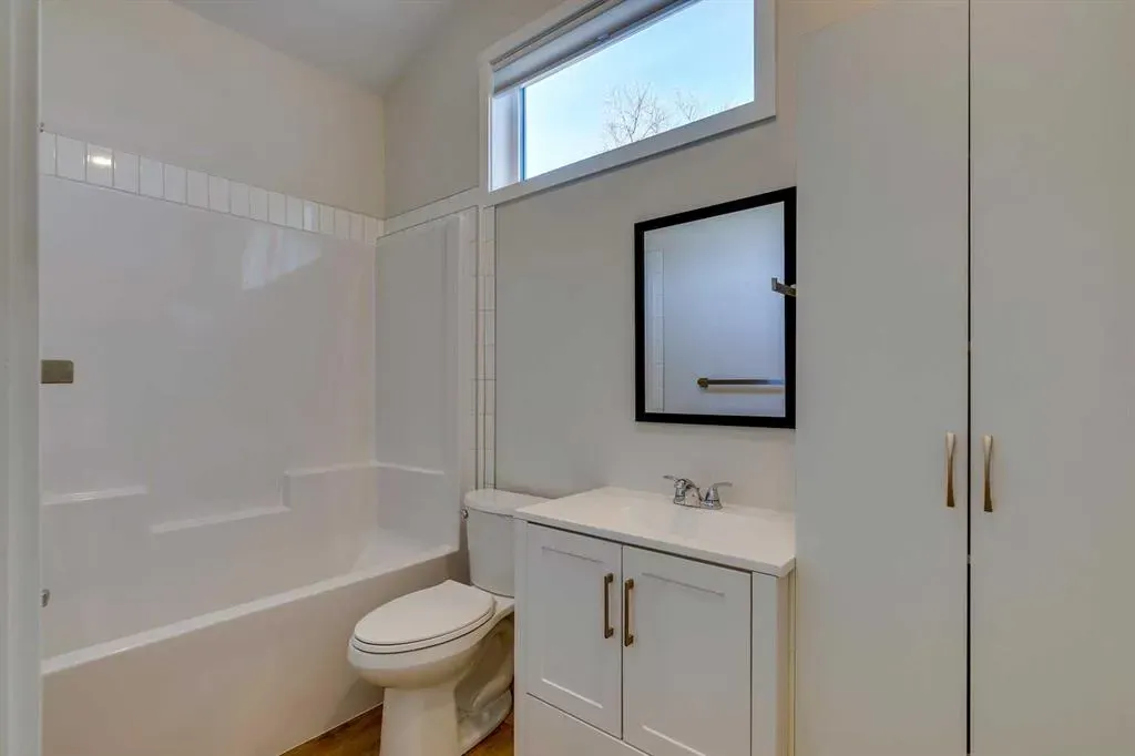 37 Elma Street W