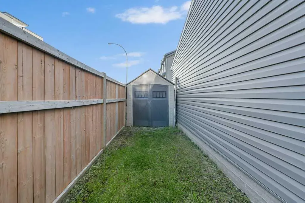 103 Masters Manor SE