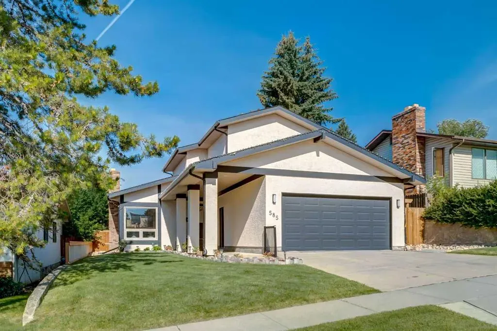 585 Silvergrove Drive NW