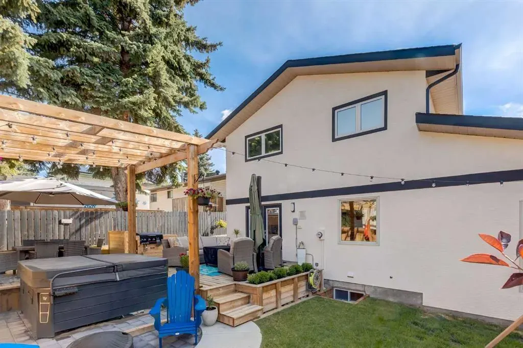 585 Silvergrove Drive NW