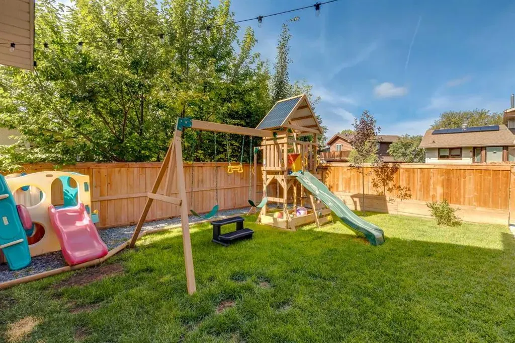 585 Silvergrove Drive NW