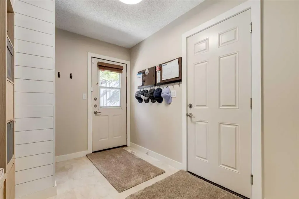 585 Silvergrove Drive NW
