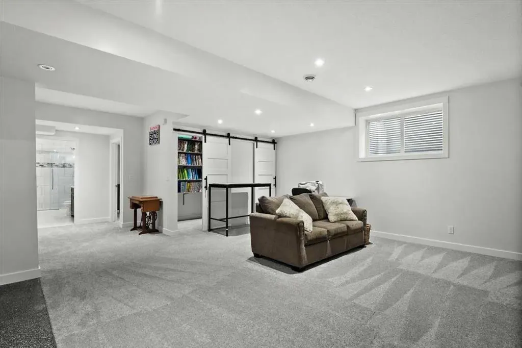 256 Grayling Common