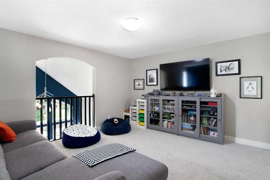 216 Mahogany Bay SE