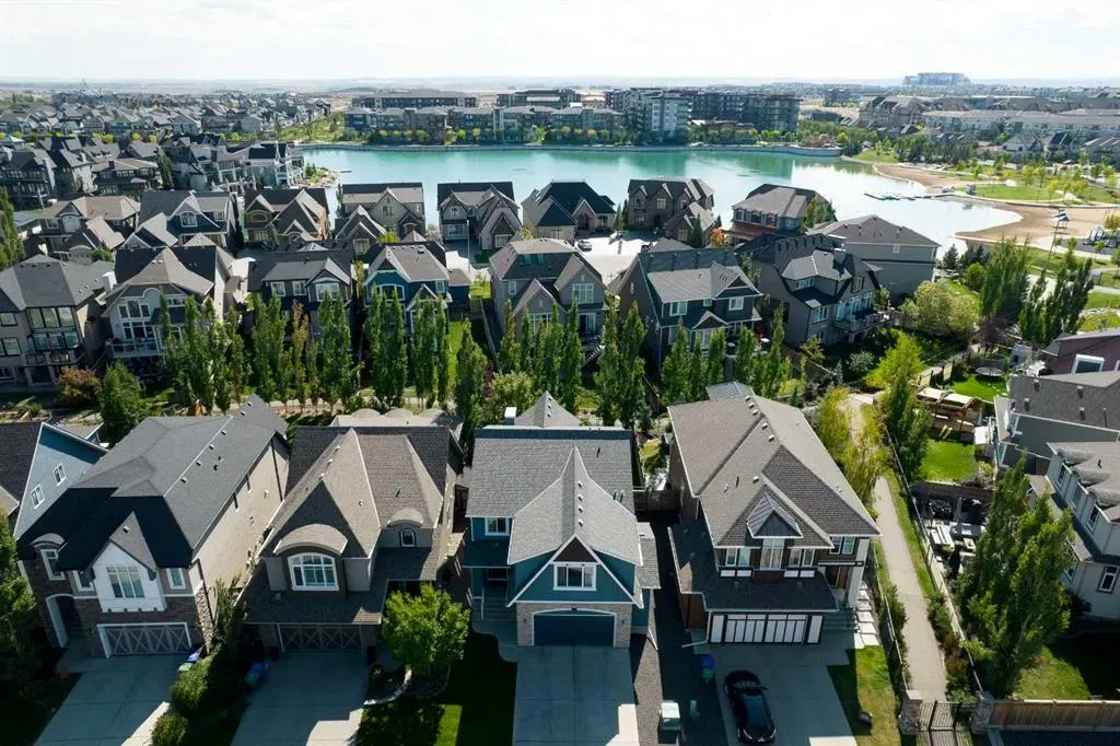 216 Mahogany Bay SE