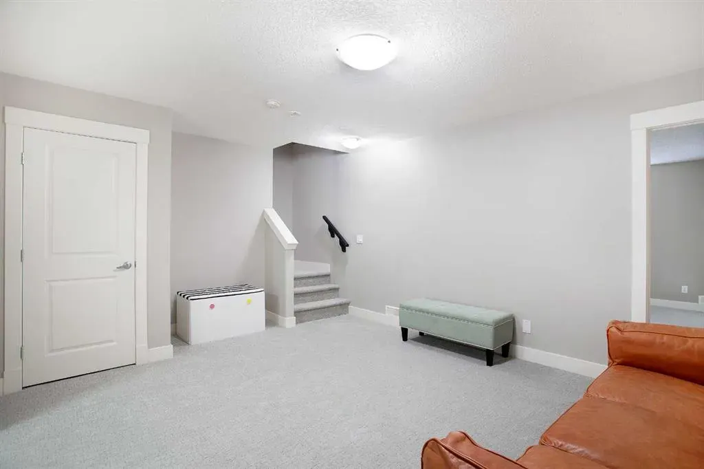 216 Mahogany Bay SE
