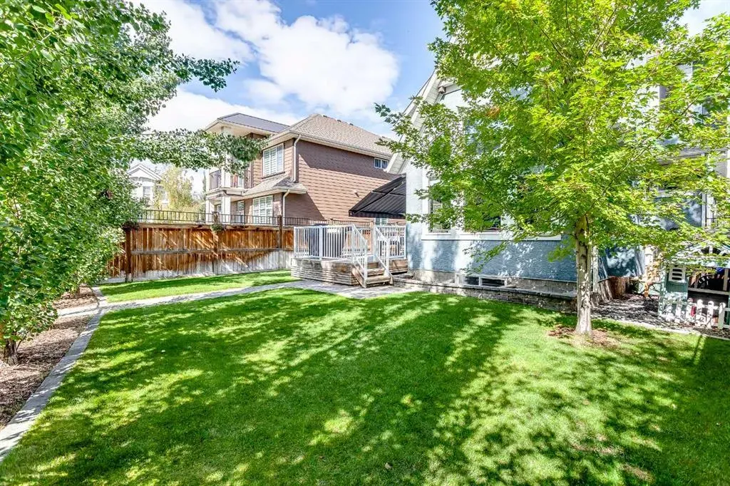 216 Mahogany Bay SE