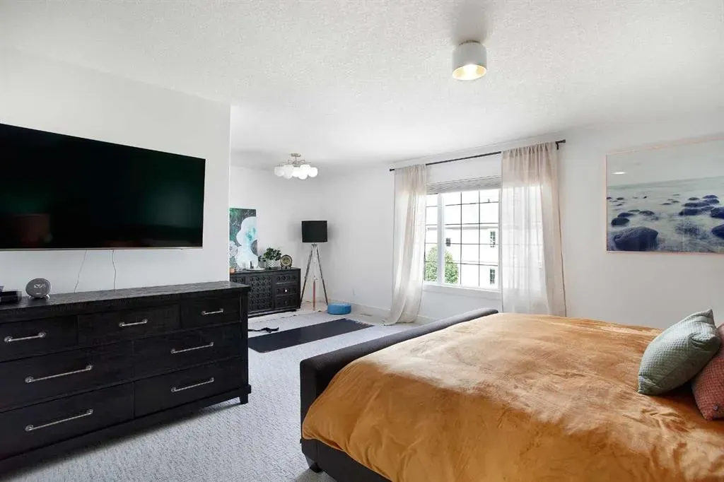 216 Mahogany Bay SE