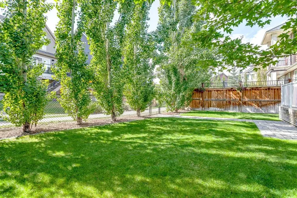 216 Mahogany Bay SE