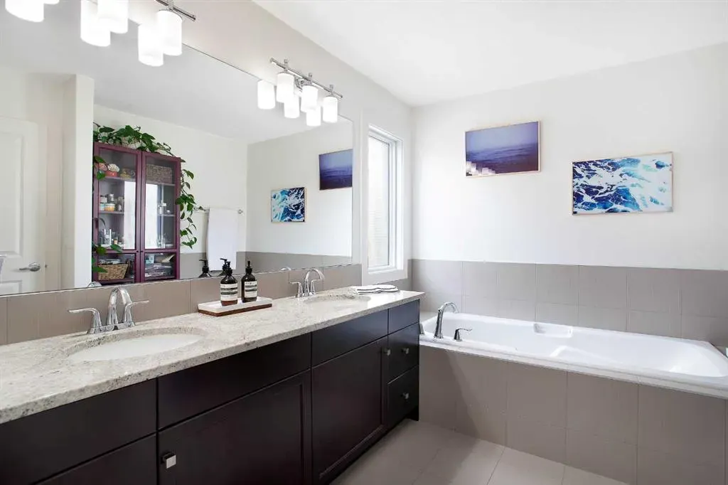 216 Mahogany Bay SE