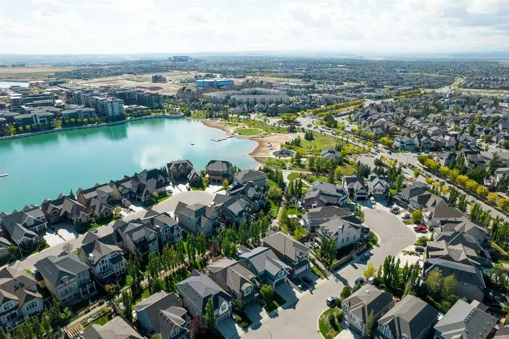 216 Mahogany Bay SE