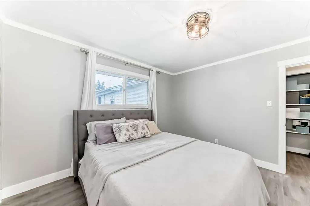 3 Hyslop Drive SW