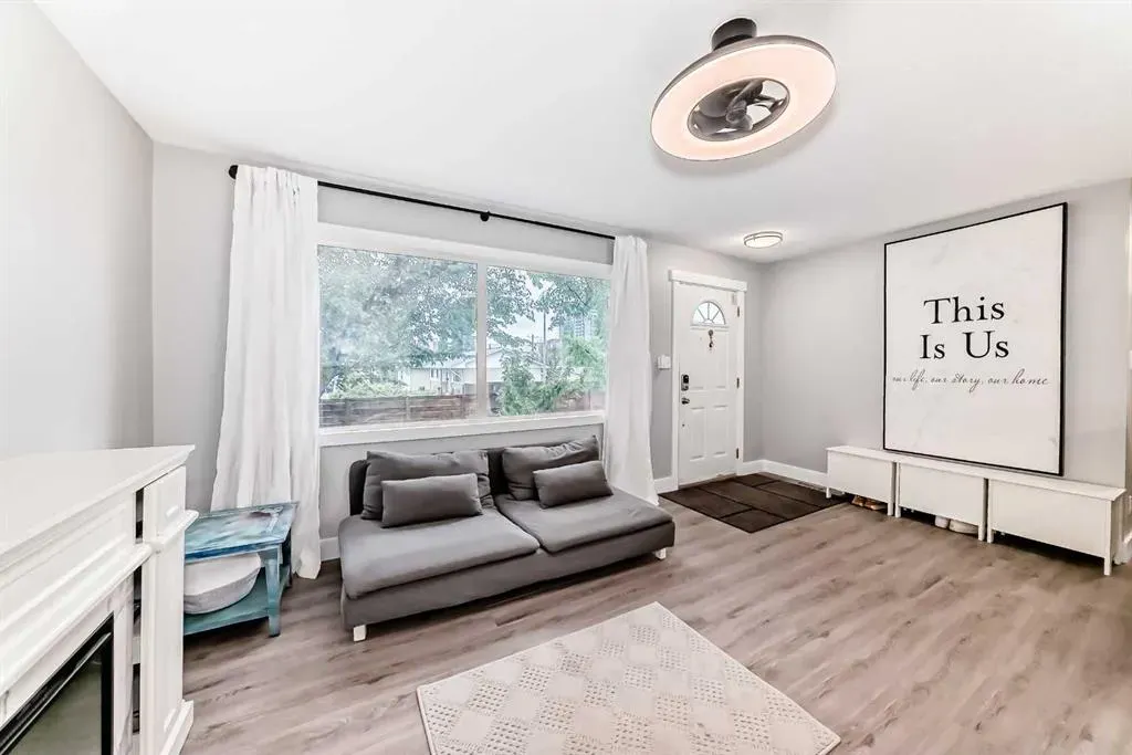 3 Hyslop Drive SW