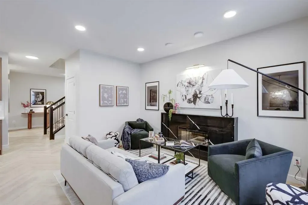 112 Sundown Crescent