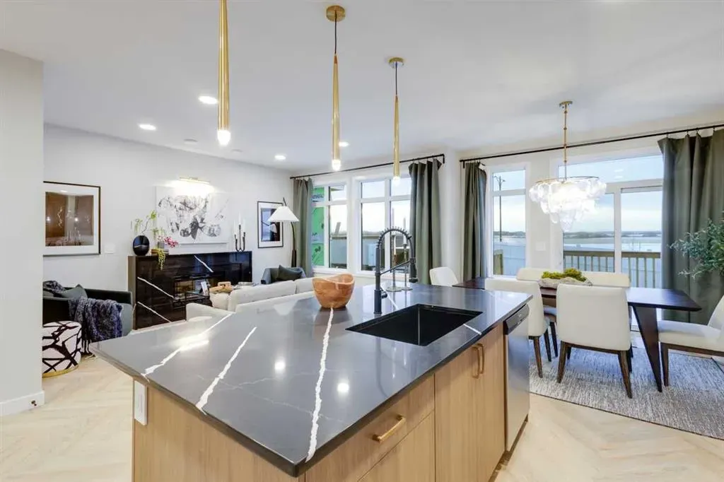 112 Sundown Crescent