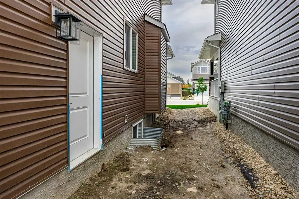 566 Rivercrest View