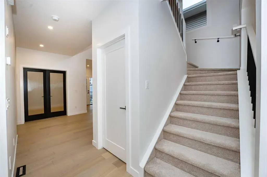 566 Rivercrest View