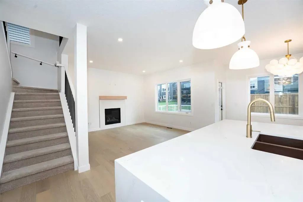 566 Rivercrest View