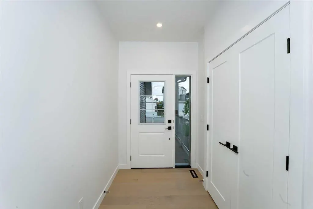 566 Rivercrest View