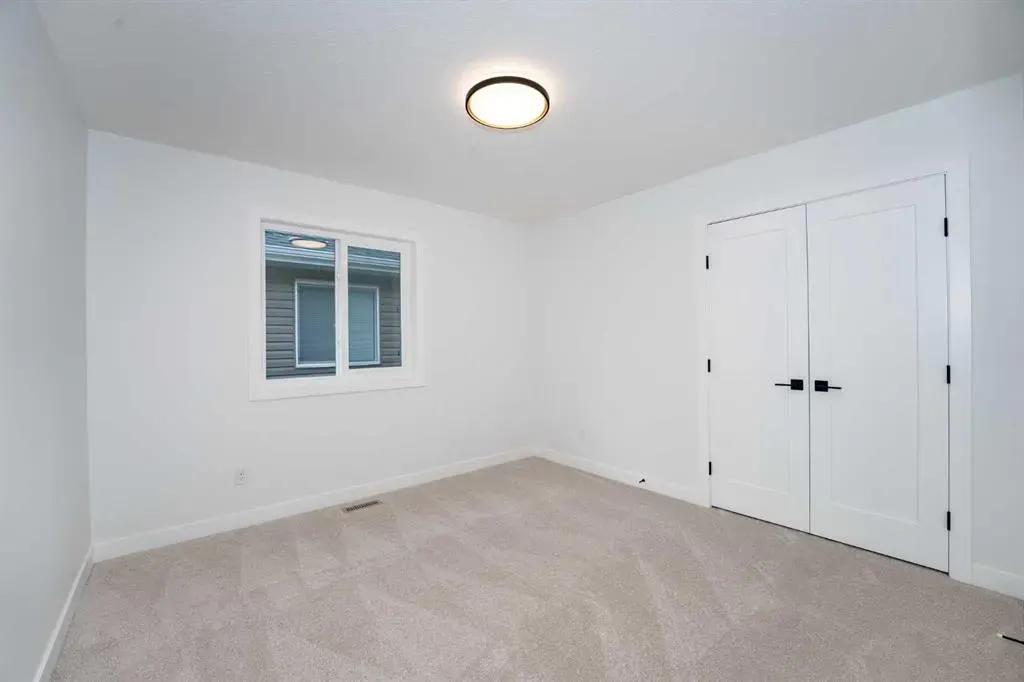 566 Rivercrest View