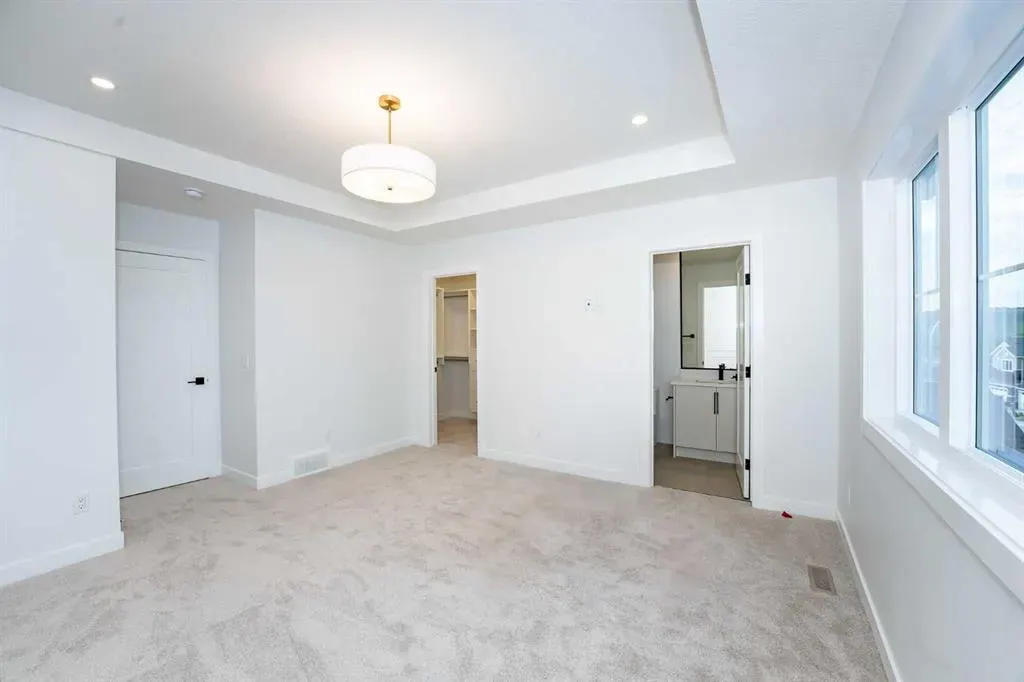 566 Rivercrest View