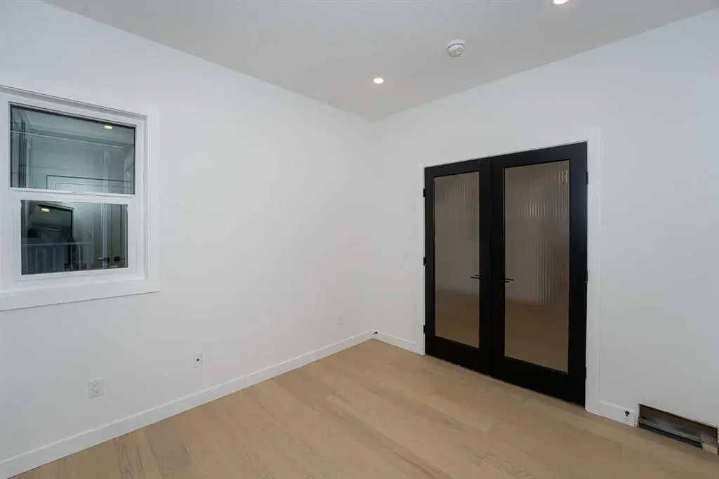 566 Rivercrest View