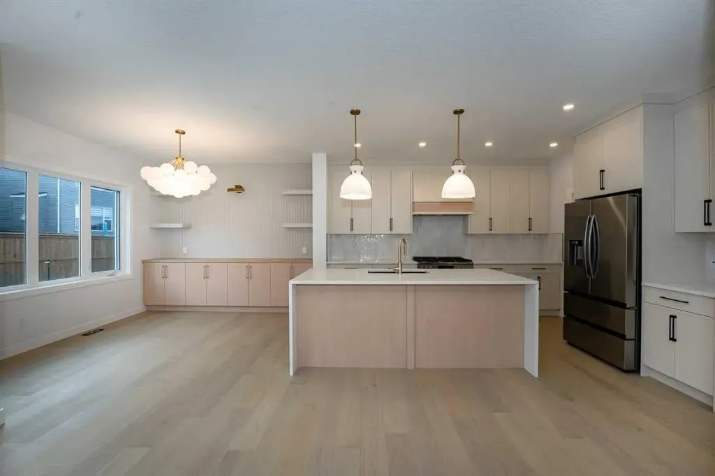 566 Rivercrest View