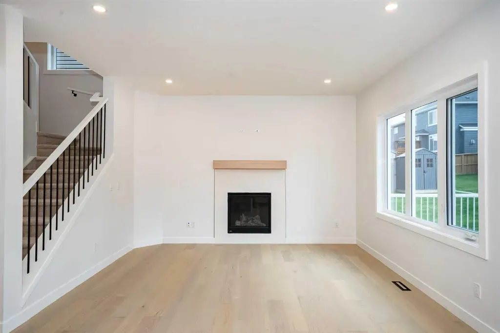 566 Rivercrest View