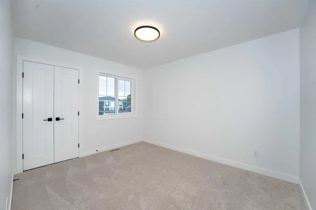 566 Rivercrest View