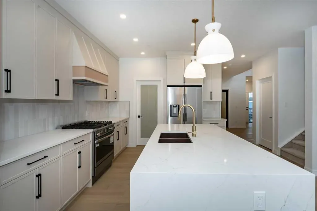 566 Rivercrest View