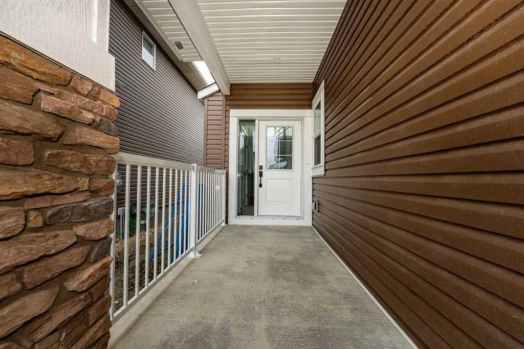 566 Rivercrest View