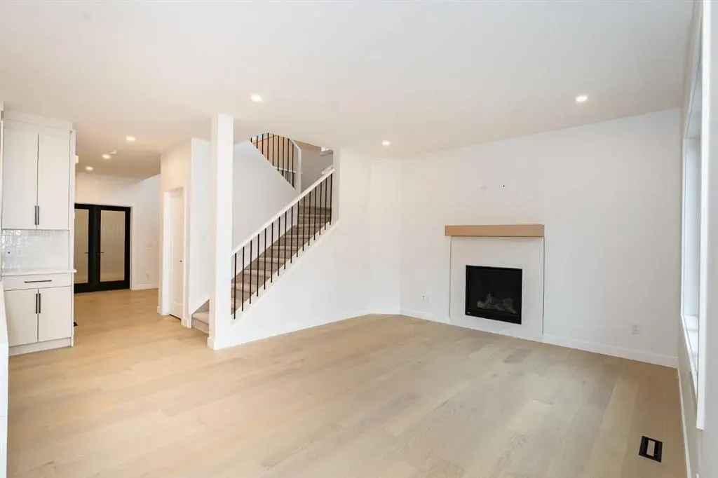566 Rivercrest View