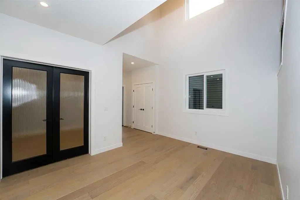 566 Rivercrest View