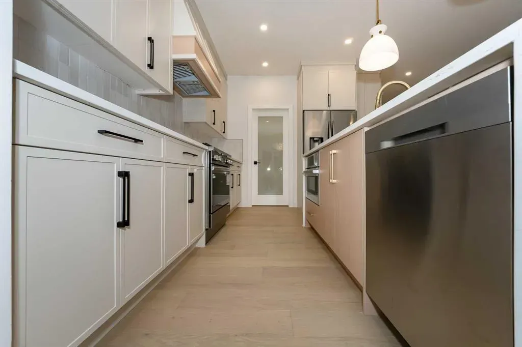 566 Rivercrest View
