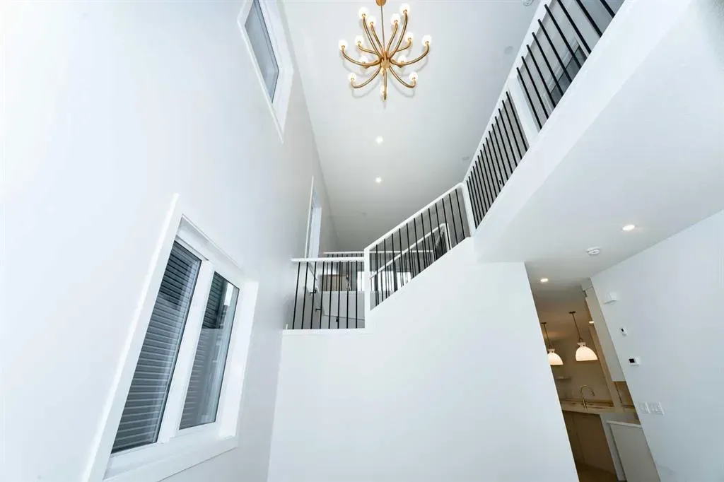 566 Rivercrest View