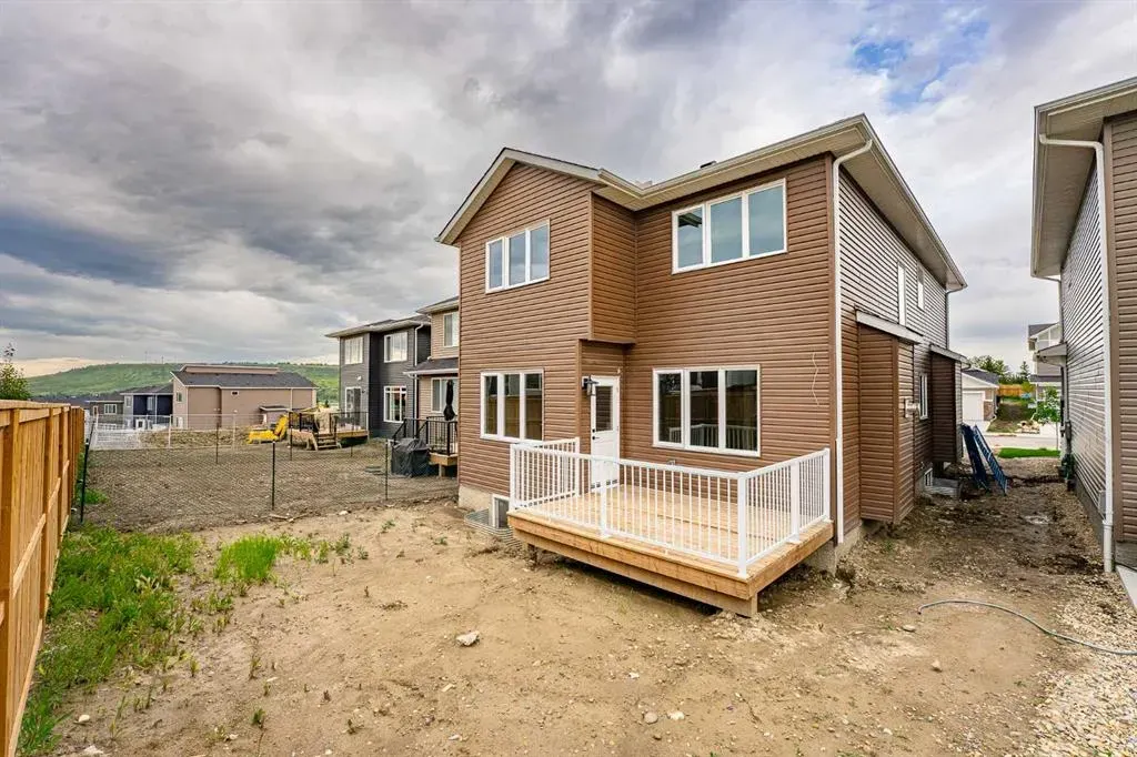 566 Rivercrest View