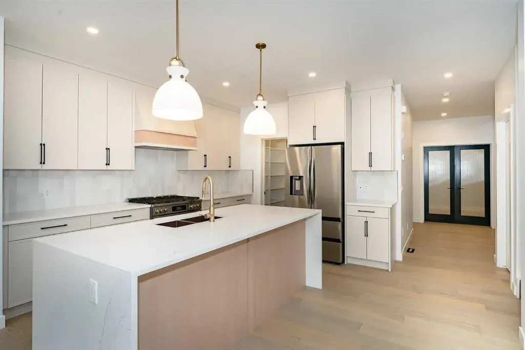 566 Rivercrest View