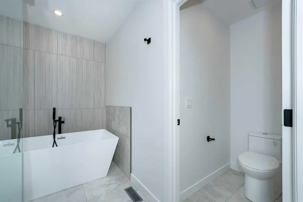566 Rivercrest View