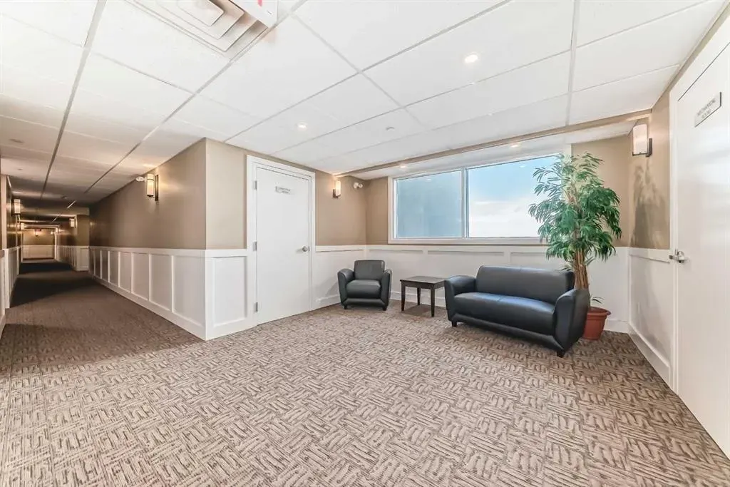 1005A Westmount Drive, #213