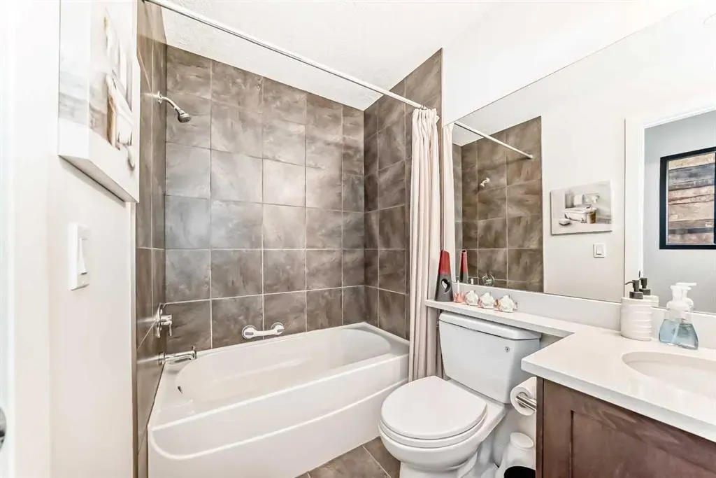 1005A Westmount Drive, #213