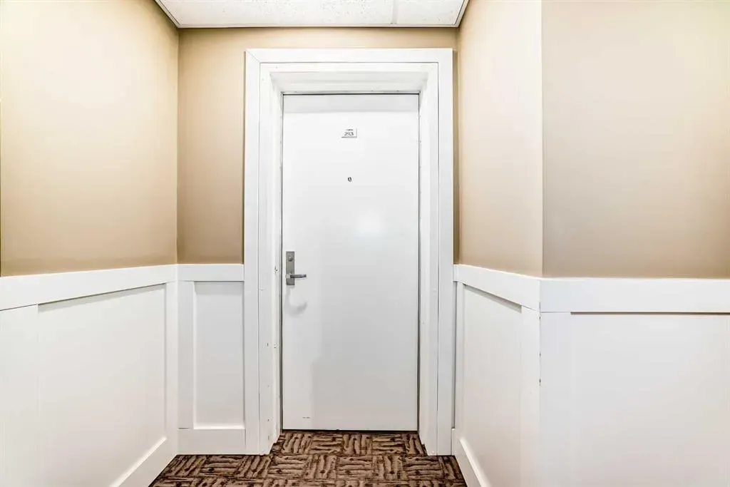 1005A Westmount Drive, #213
