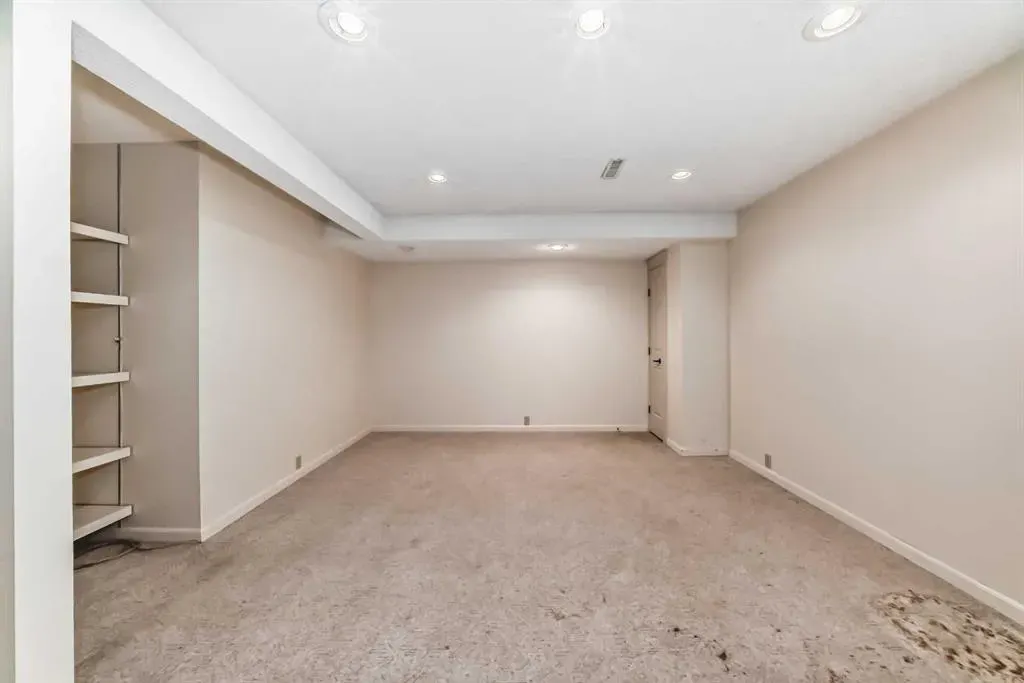 22 Wood Crescent SW