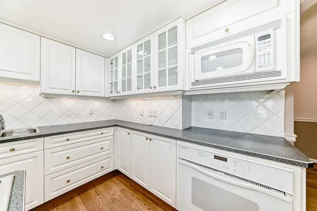 22 Wood Crescent SW