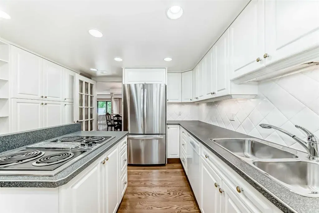 22 Wood Crescent SW