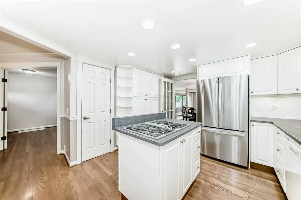 22 Wood Crescent SW