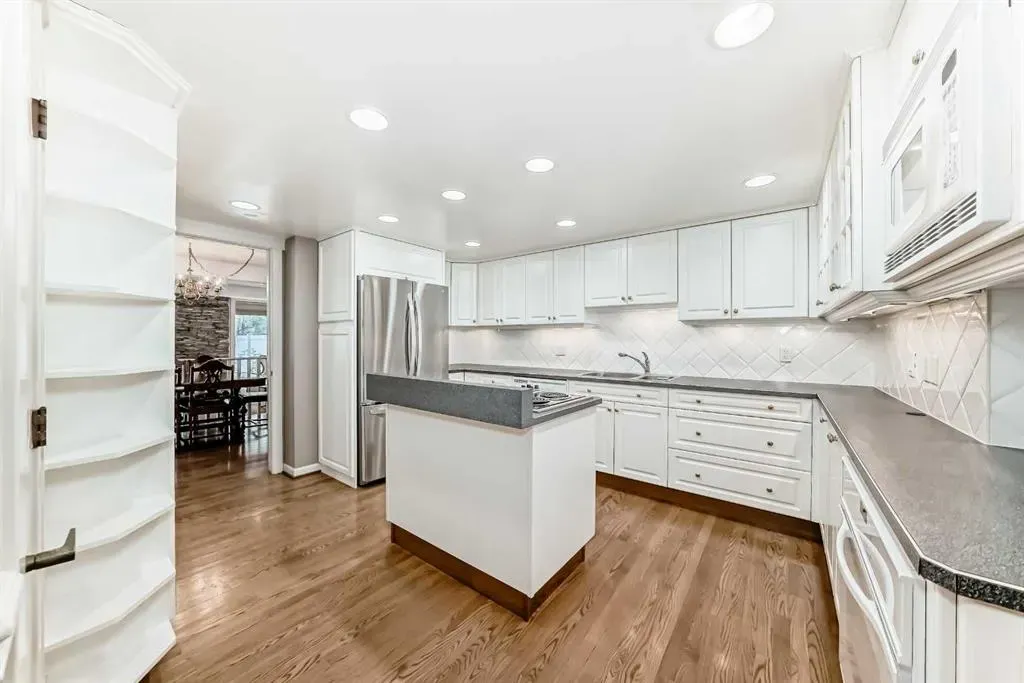 22 Wood Crescent SW