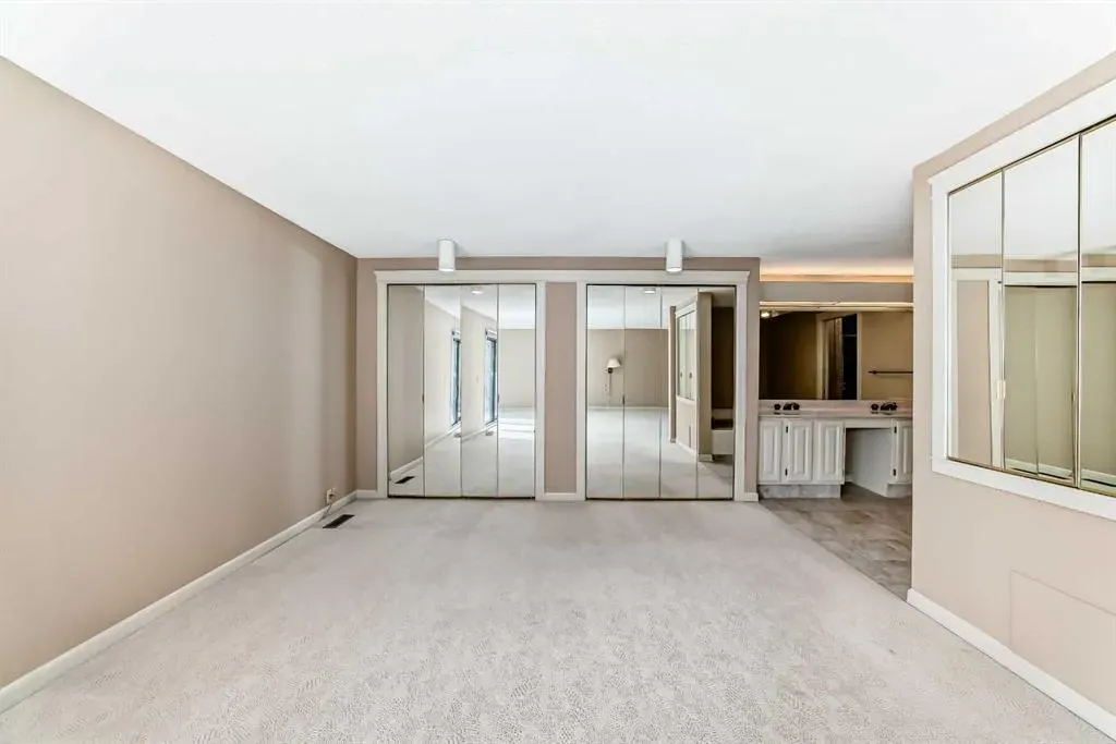 22 Wood Crescent SW