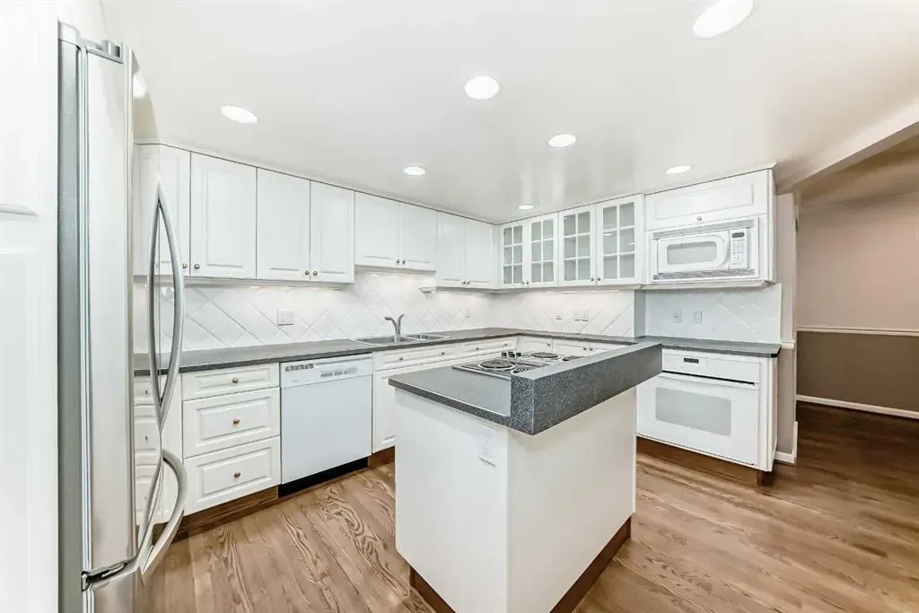 22 Wood Crescent SW
