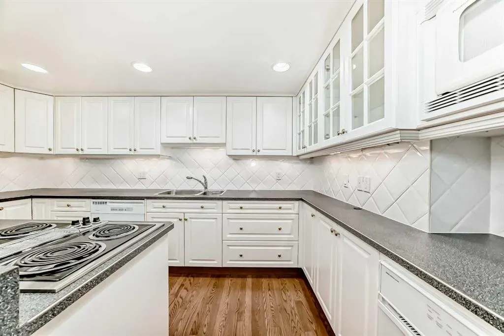 22 Wood Crescent SW
