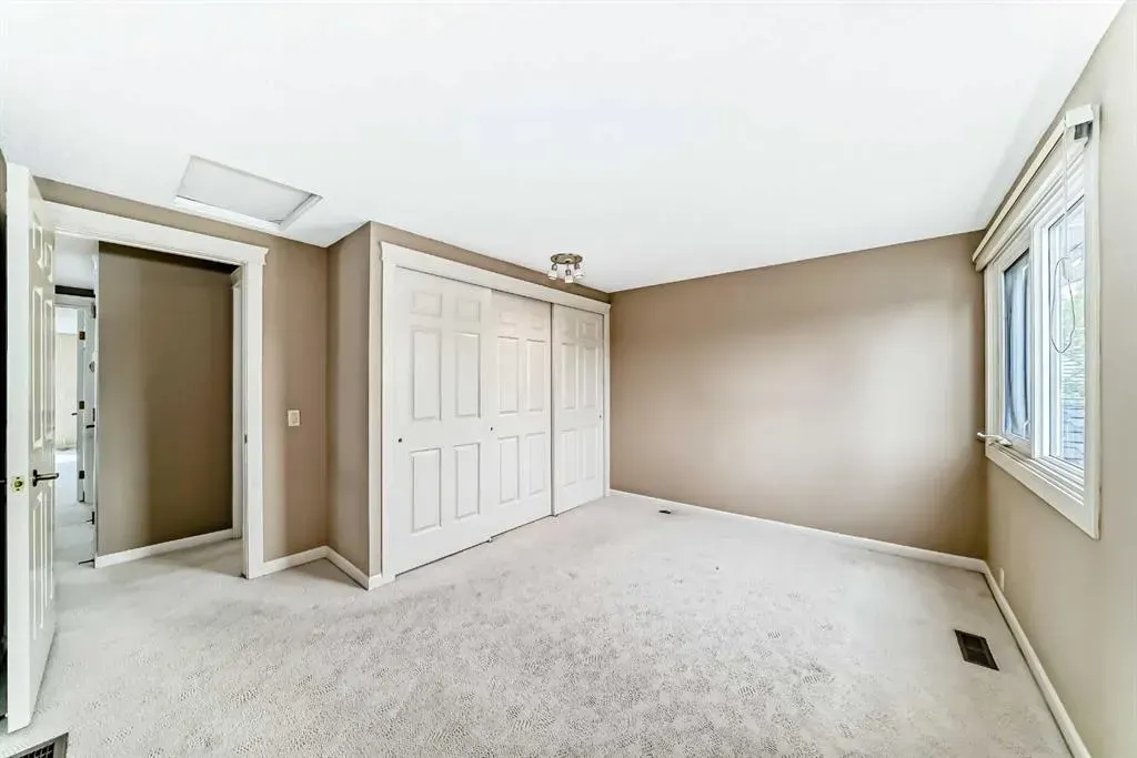 22 Wood Crescent SW
